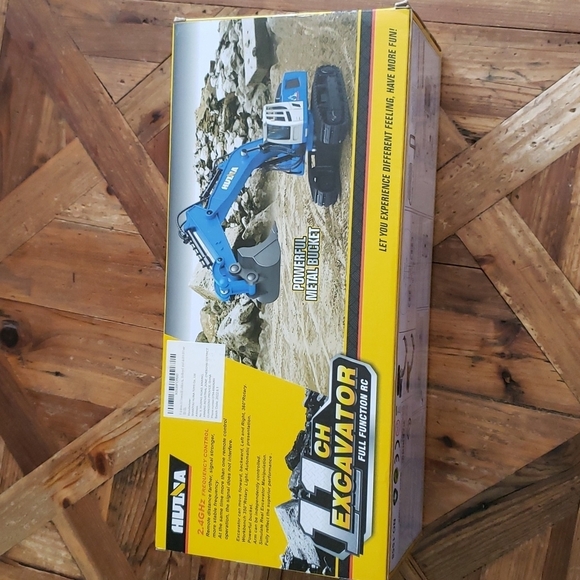 HULNA 11 CH EXCAVATOR Die hard Remote control - Picture 3 of 3